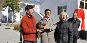 河北省陶瓷艺术专业委员会向“画之都”捐赠磁州窑作品
